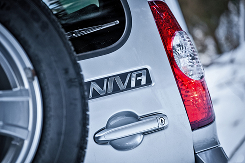 Шевроле Нива значок