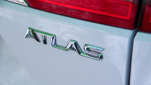 Джили Атлас значок