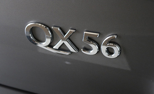 Инфинити QX56 значок