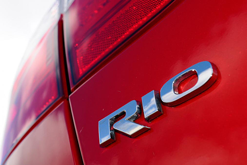 Киа Рио значок